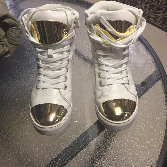 Shoes - Picture 1 of 4